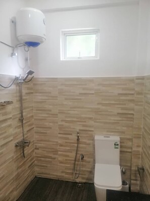 Deluxe Double Room | Bathroom | Towels