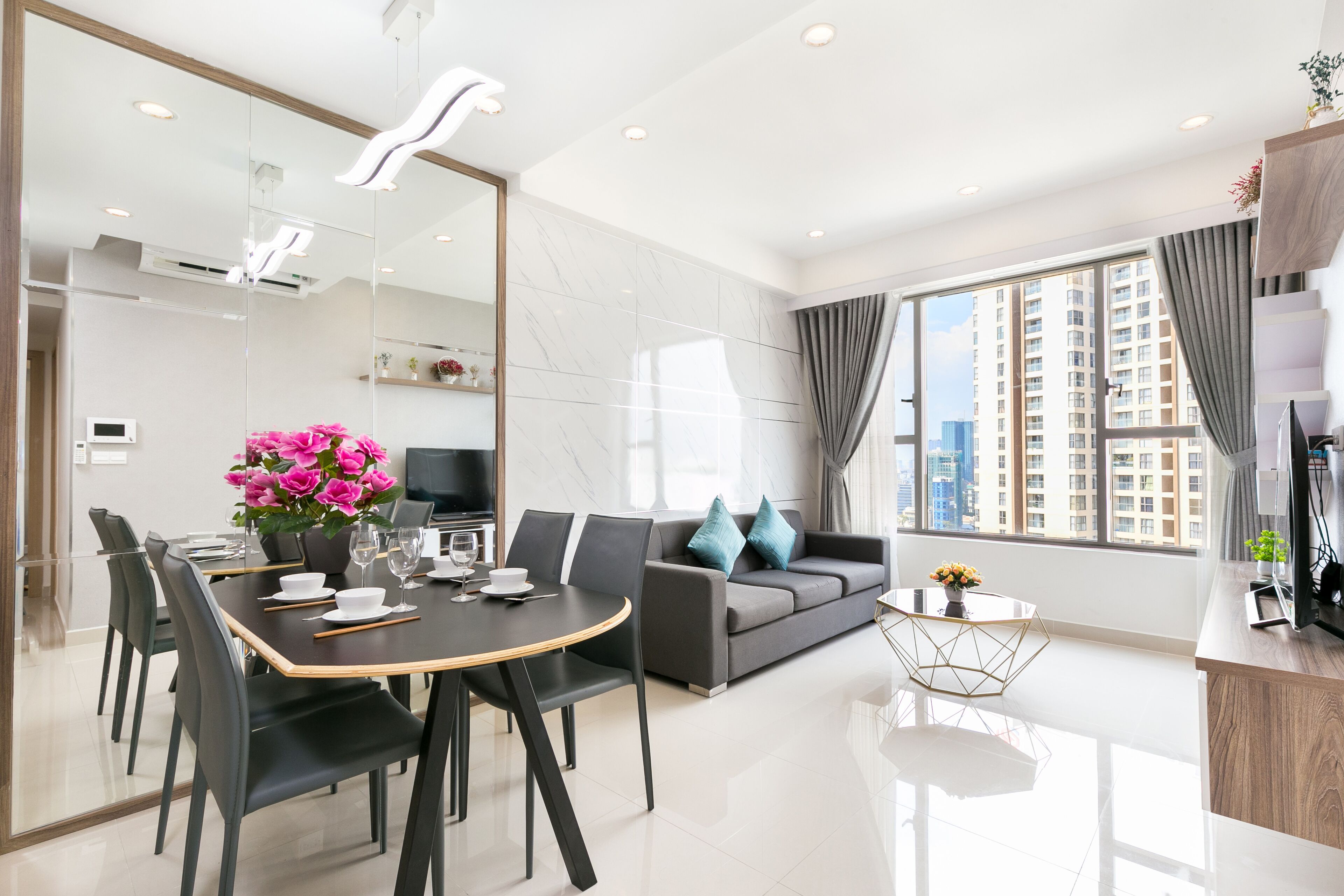 Apartamento superluxo, 2 quartos | Área de estar | Smart TV 45 polegadas com canais digitais, TV, filmes pagos