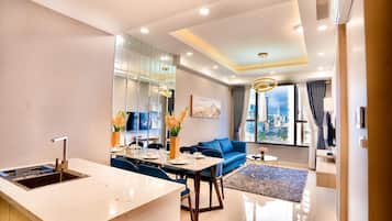 Luxury Apartment, 2 Bedrooms | Premium bedding, down duvets, individually decorated