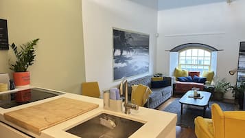 Departamento, baño privado, vista al patio (Luxury Apartment at Rwy) | Lounge