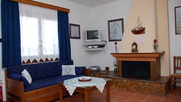 Vila (1) | Sala de estar | TV, lareira