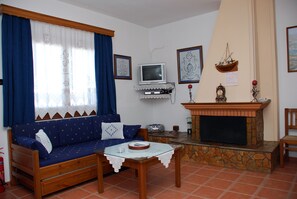 别墅 (1) | 客厅 | 电视、壁炉