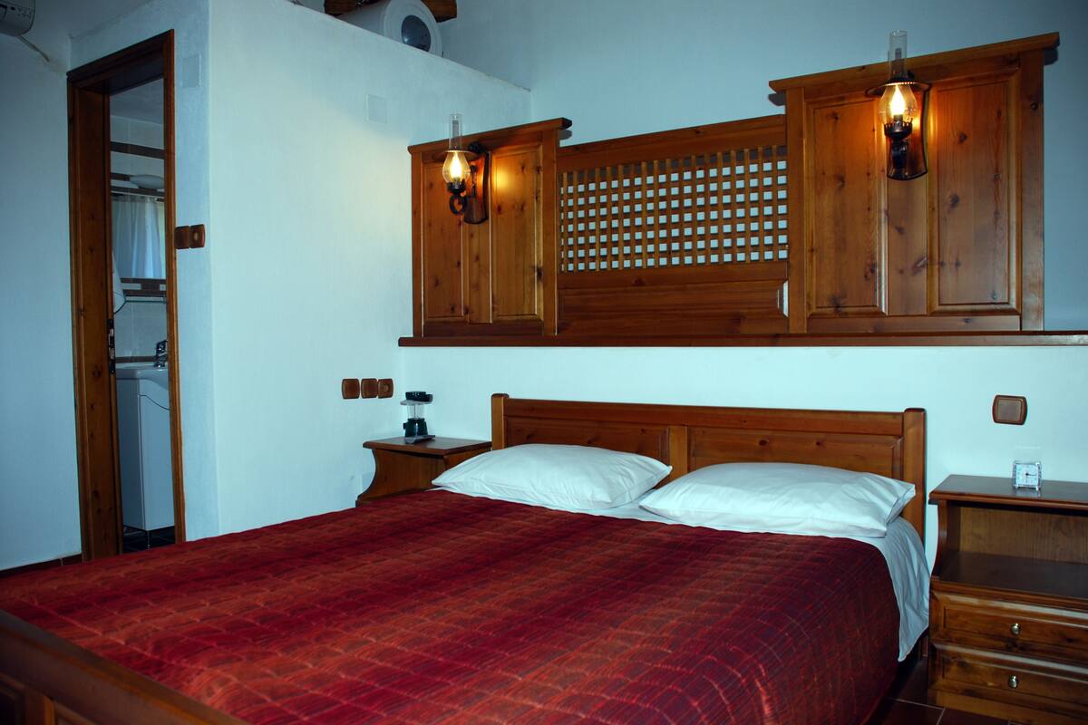 2 bedrooms, bed sheets