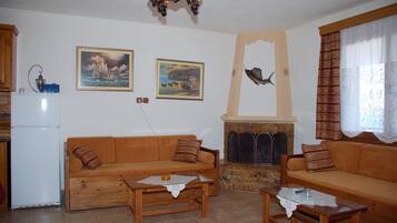 Villa (2) | Living area | TV, fireplace