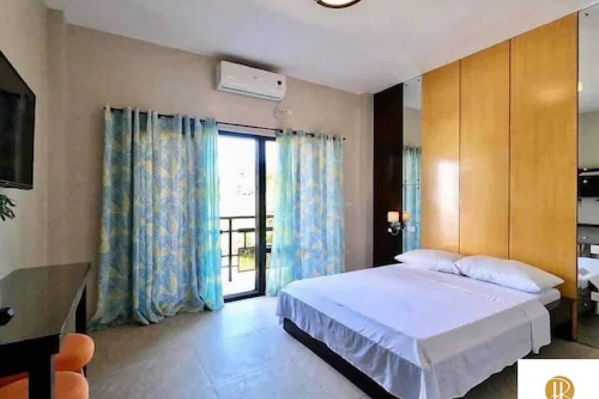 Deluxe Double Room | Langsir/tirai gelap terus, Wi-fi percuma, cadar katil 