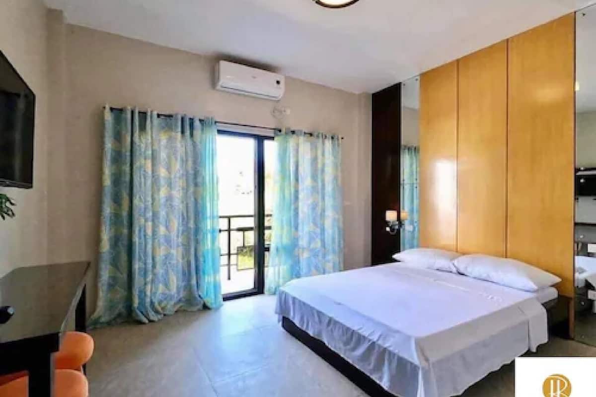 Phòng đôi Deluxe | Màn/rèm cản sáng, truy cập Internet không dây miễn phí, bộ trải giường