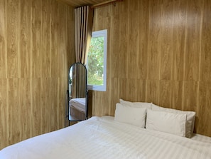 Desk, iron/ironing board, rollaway beds, free WiFi