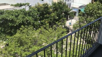 Estudio estándar, 1 cama de matrimonio grande, balcón, vistas a la ciudad (Bright) | Vistas desde la habitación