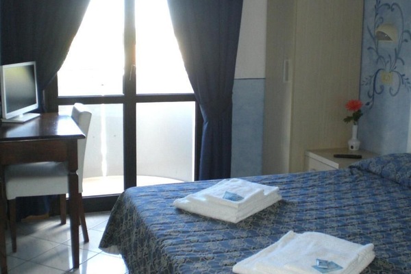 Classic Double Room | Desk, laptop workspace, free WiFi, bed sheets