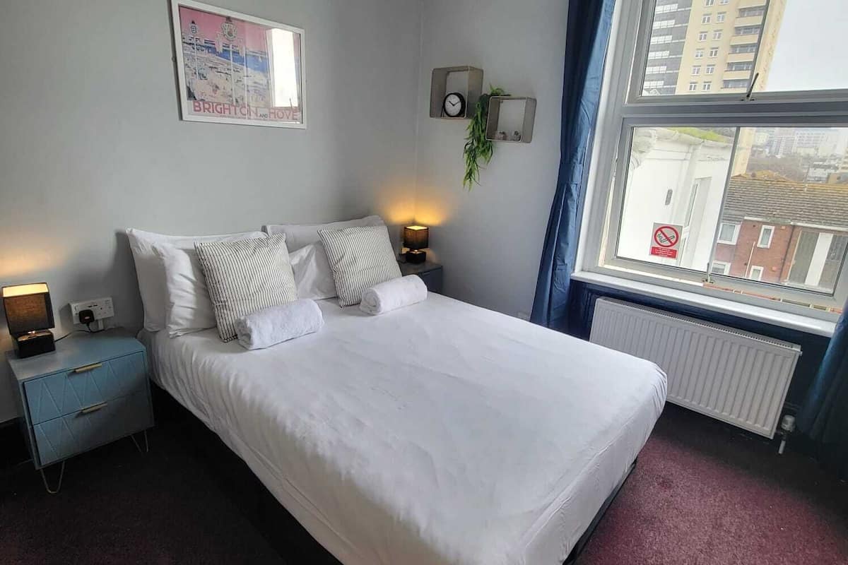 Double Room, Private Bathroom (Room 3) | Iron/ironing board, free WiFi, bed sheets