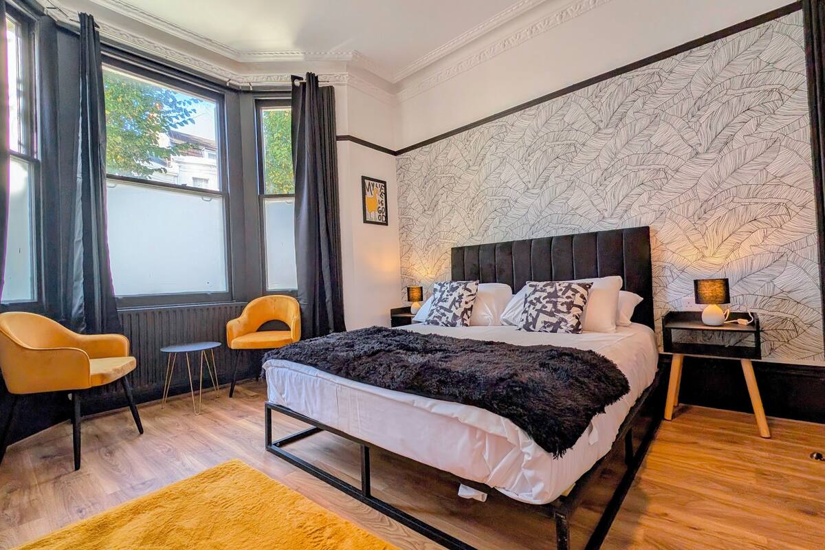 Comfort Double Room, Private Bathroom (Room G1) | Iron/ironing board, free WiFi, bed sheets