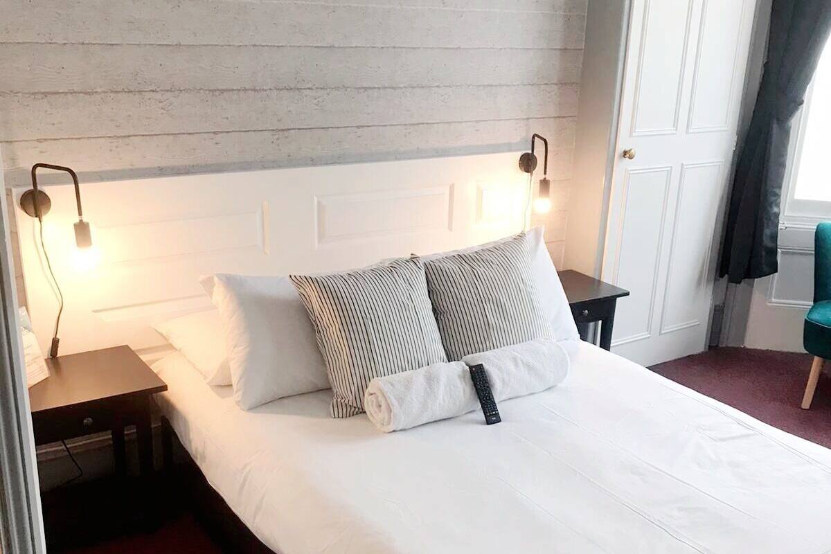豪華雙人房, 私人浴室 (Room 7) | 熨斗/熨衣板、免費無線上網、床單