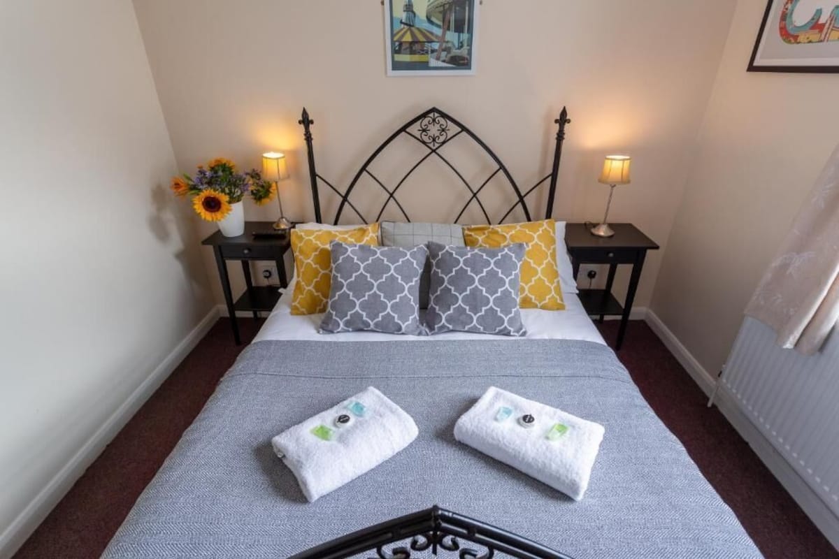 Deluxe Double Room, Private Bathroom (Room 8) | Iron/ironing board, free WiFi, bed sheets
