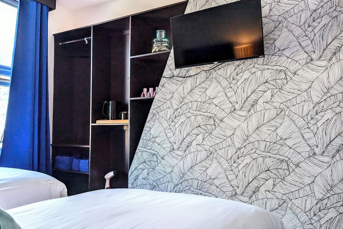 Twin Room, Private Bathroom (Room 9) | Iron/ironing board, free WiFi, bed sheets