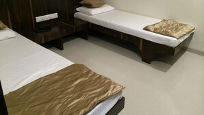 Room - Hotel Honest (Mumbai)