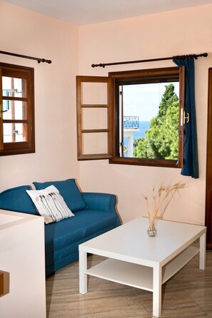 Duplex, Jetted Tub, Partial Sea View | Living area