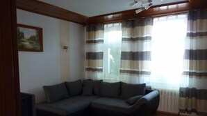 Apartment, 2 Bedrooms | Living room | Flat-screen TV - Aleksandra & Daria (Erfurt)
