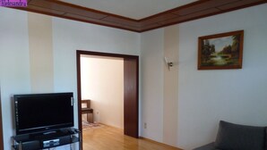 Apartment, 2 Bedrooms | Living room | Flat-screen TV - Aleksandra & Daria (Erfurt)
