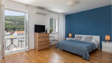 1 bedroom, in-room safe, soundproofing, free WiFi