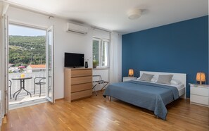 Studio | 1 bedroom, in-room safe, soundproofing, free WiFi