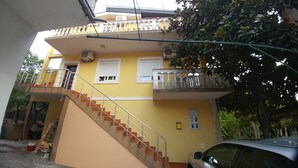 Unclassified image, 4 of 6, button - PM Test Property (Belgrade)