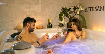 双人护理室、桑拿、热水浴缸、湿蒸房、身体护理、深层组织按摩