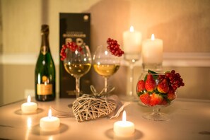 Suite Junior | Bagno | Doccia, accappatoio, pantofole, bidet