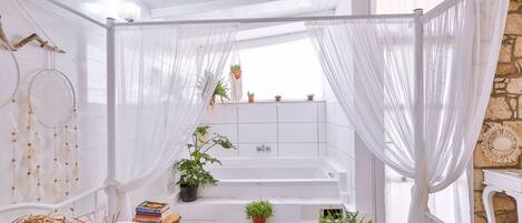 Deluxe Room, Jetted Tub | Premium bedding, in-room safe, desk, free WiFi