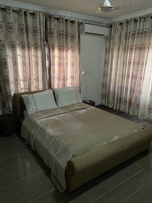 Apartment | 3 bedrooms, free WiFi, bed sheets - 3-bed Apartment, Sleeps 6 With Wi-fi (Sakumono)