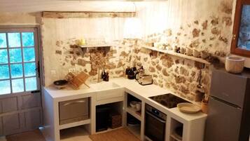 Réfrigérateur, micro-ondes, four, plaque de cuisson