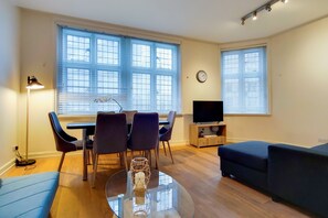 City Apartment | Living area