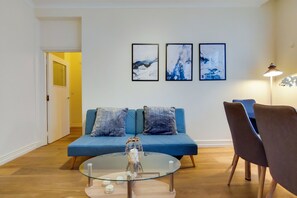 City Apartment | Living area