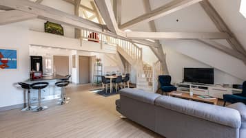 TV connectée, lecteur de DVD, livres, chaßne hi-fi