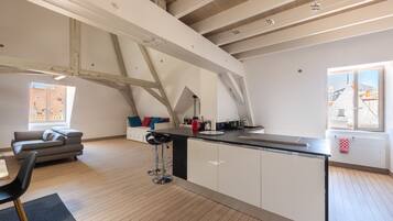 Réfrigérateur, micro-ondes, four, plaque de cuisson