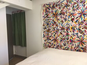 2 chambres, système d’insonorisation, fer et planche à repasser