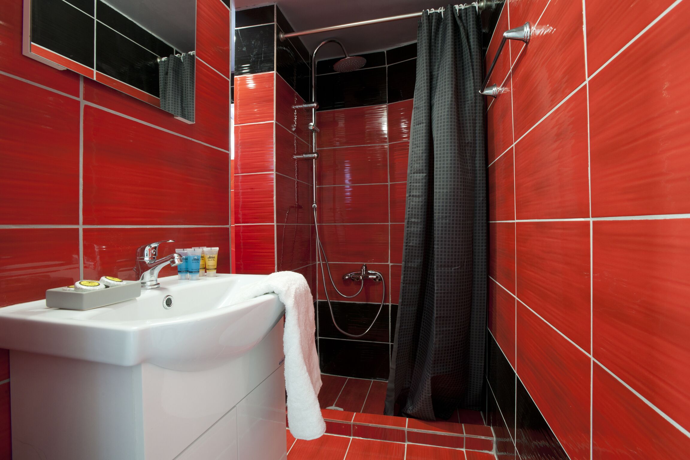 Penthouse, Terraza | Baño | Regadera, toallas, papel de baño 