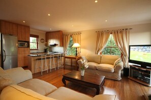 Enjoy a comfortable stay in this well-equipped living space with a kitchen, dining area, and comfortable seating.