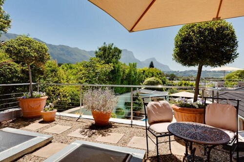 Lavender Cottage Upstairs 2 Bedrooms,2 Bathrooms with Magnificent mountain views