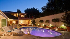 A swimming pool with lounge chairs, a dining area, and potted plants. - Lavender Cottage Upstairs 2 Bedrooms,2 Bathrooms with Magnificent mountain views (Cape Town)