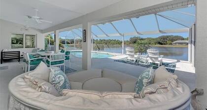 Uusi huvila järvellä kauniissa luonnossa