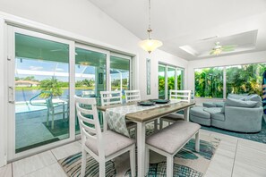 Dining - New villa on the lake in beautiful nature (Rotonda West)