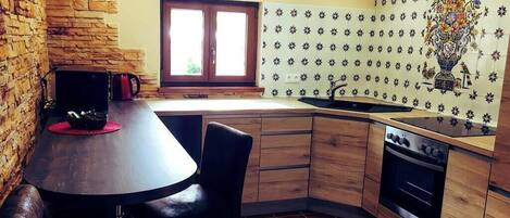 Kjøleskap, mikrobølgeovn, ovn og oppvaskmaskin