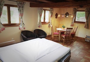 1 slaapkamer, een bureau, gratis wifi, beddengoed