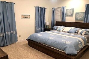 6 bedrooms, desk, iron/ironing board, free WiFi - Corolla Favorite: 6BR on the Fairway w/ Hot Tub + Resort Amenities Pets ok! (Corolla)