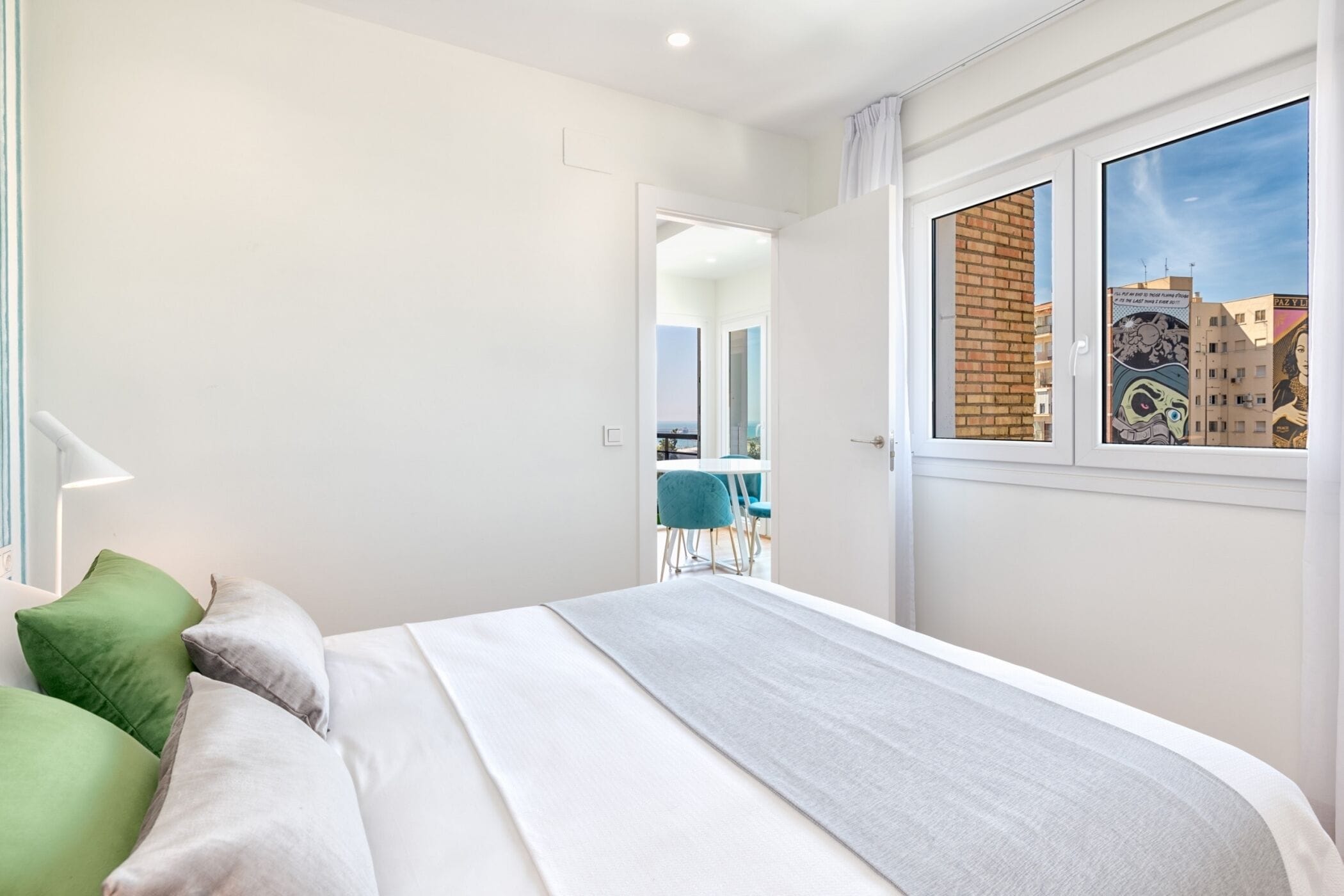 3 slaapkamers, een strijkplank/strijkijzer, internet, beddengoed