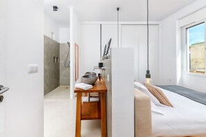 Badewanne, Haartrockner, Handtücher