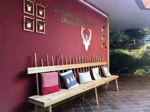 Coin salon dans le hall