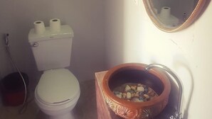 Bathroom - Violet Villa and Restro (Siem Reap)