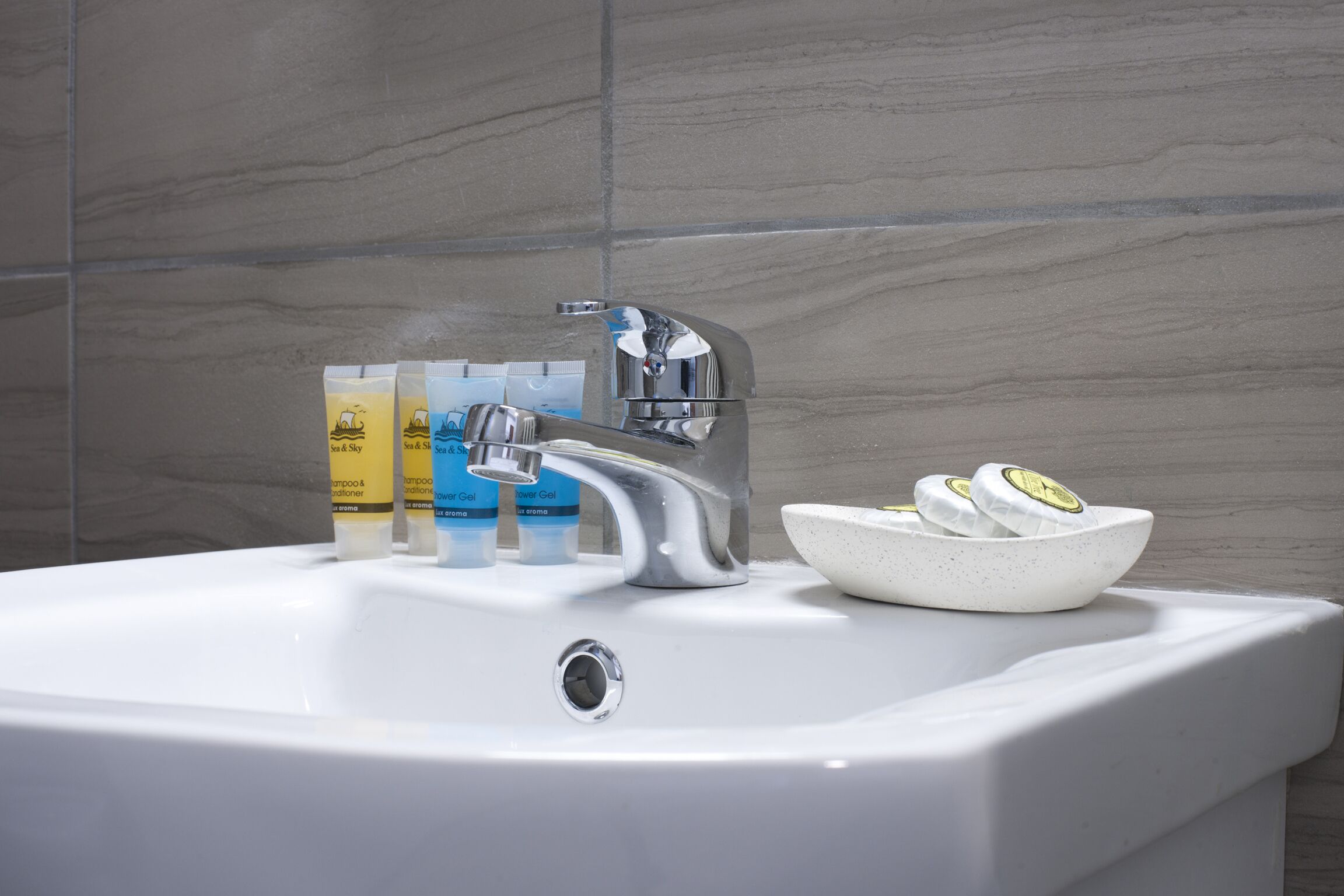 Apartment, 1 Bedroom | Bathroom | Shower, towels, toilet paper