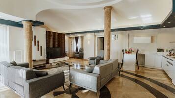 Grand-suite - badekar - byudsigt | Italienske lagner fra Frette, premium-sengetøj, dundyner